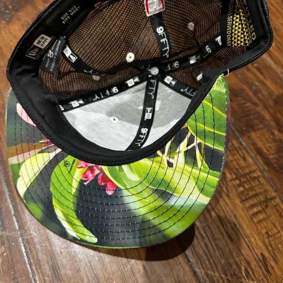 Black and Green Big Game Hunters Hat - Picture 6 of 6